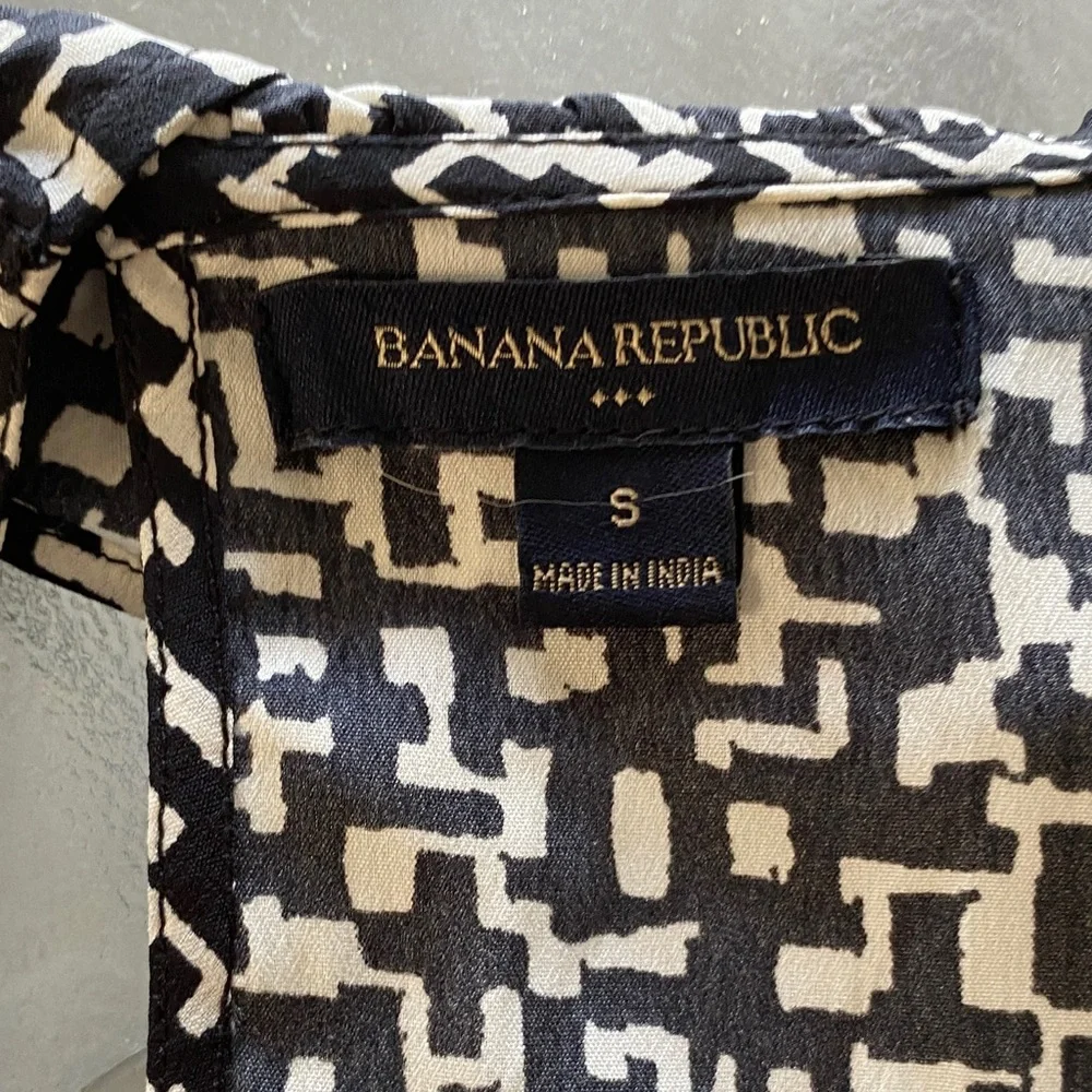 Banana Republic Black and White Patterned Blouse - Picture 2 of 4